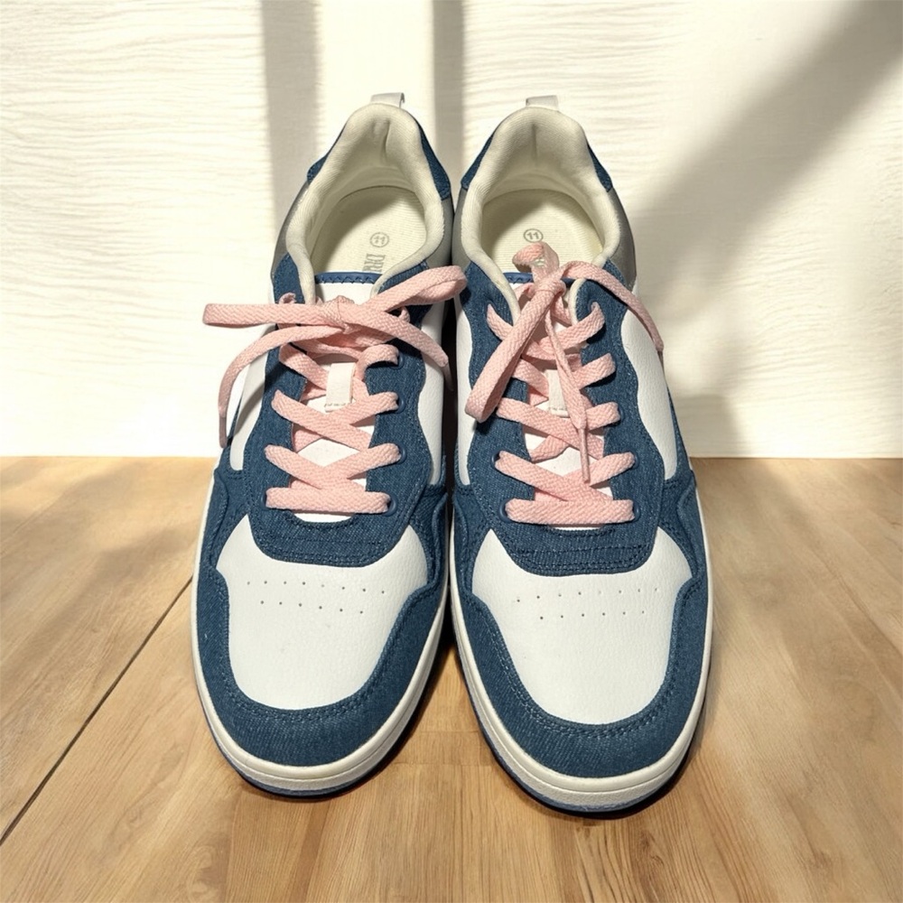Dream Pairs Blue and Cream Sneakers